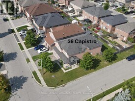 36 Capistro St in Brampton, ON - Building Photo