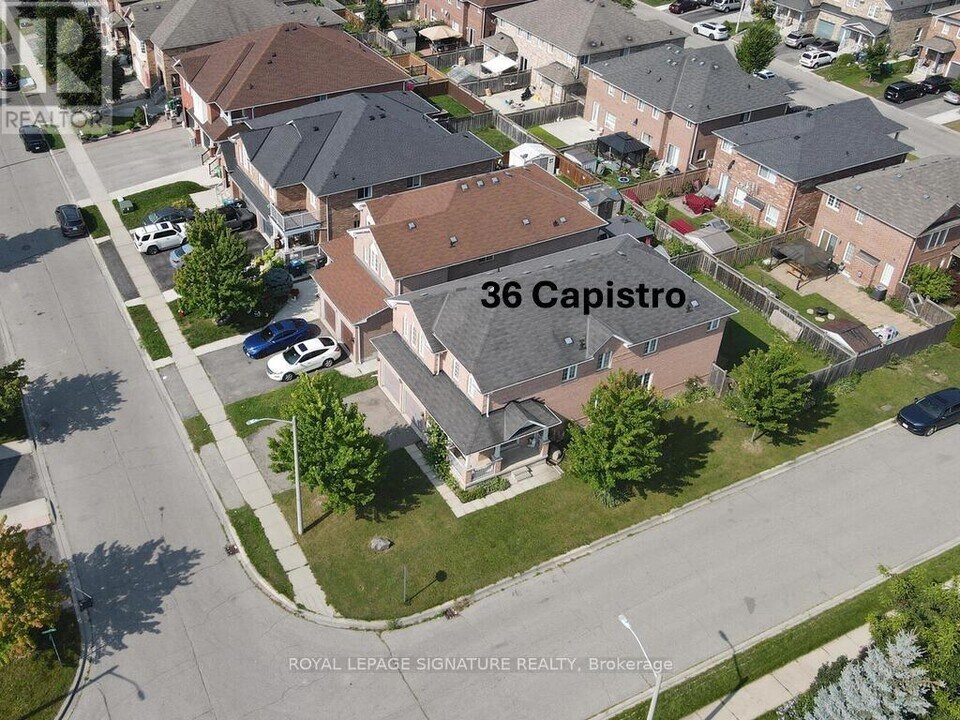 36 Capistro St in Brampton, ON - Building Photo
