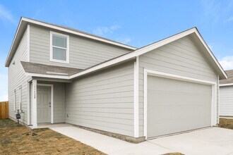 11528 Chestnut Barr Dr in Converse, TX - Building Photo - Building Photo