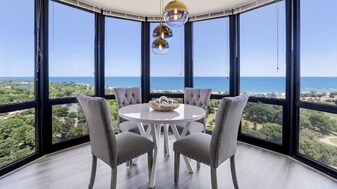 1660 N LaSalle St in Chicago, IL - Building Photo