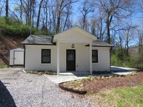 42 Edgewood St in Sylva, NC - Building Photo - Building Photo