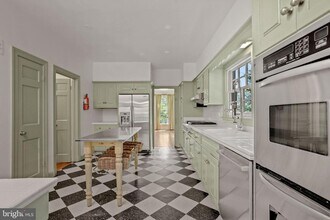 4925 Weaver Terrace NW in Washington, DC - Building Photo - Building Photo