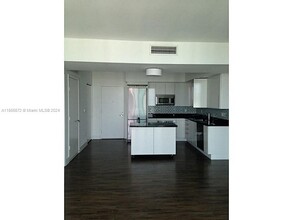 92 SW 3rd St, Unit 512 in Miami, FL - Building Photo - Building Photo