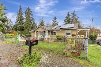 11002 Ainsworth Ave S, Unit A in Parkland, WA - Building Photo - Building Photo
