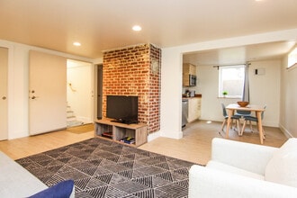 5115 N Concord Ave, Unit B in Portland, OR - Building Photo - Building Photo