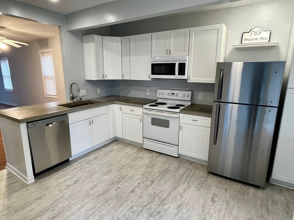 769 Brayton Ave in Cleveland, OH - Building Photo