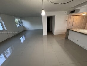 9143 SW 77th Ave in Miami, FL - Building Photo - Building Photo