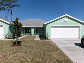 18 Whetstone Ln in Palm Coast, FL - Building Photo