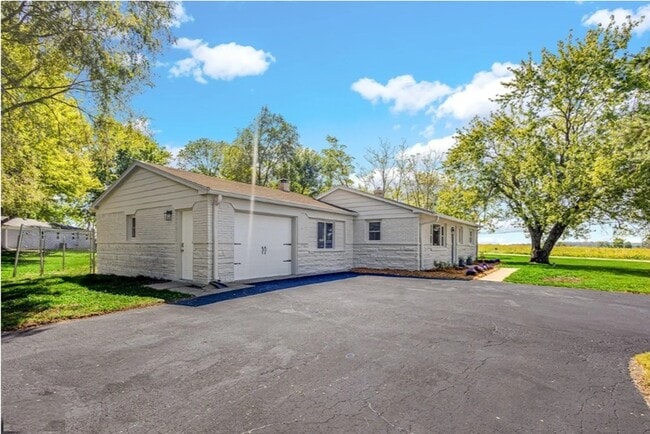 989 W 1080 N in Fountaintown, IN - Building Photo - Building Photo