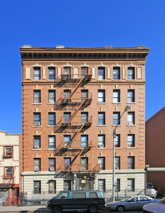 215-219 E 117th St in New York, NY - Building Photo - Building Photo