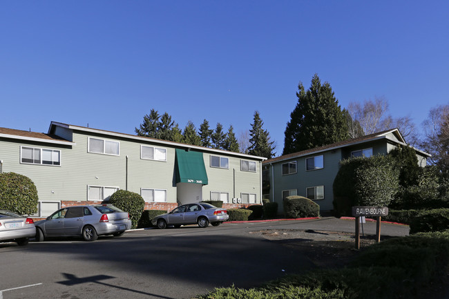 Ravenbourne Apartments in Portland, OR - Building Photo - Building Photo