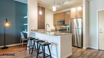 241 N Overlook Dr, Unit 6307 in Red Oak, TX - Building Photo