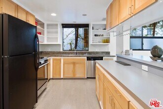 10315 Missouri Ave-Unit -102 in Los Angeles, CA - Building Photo - Building Photo