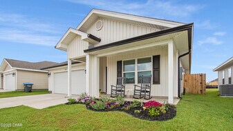 5044 Rivergrass Dr in Panama City, FL - Building Photo