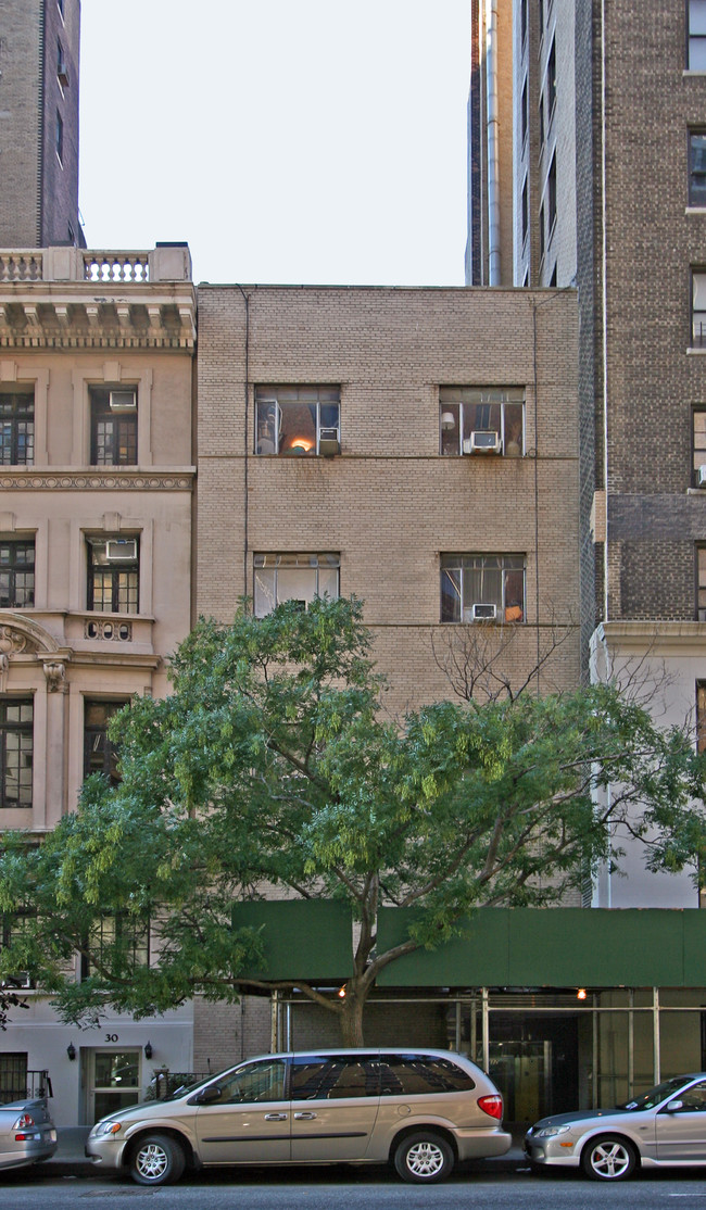 32 W 72nd St in New York, NY - Building Photo - Building Photo