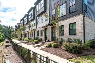 6605 Beacon Dr in Sandy Springs, GA - Building Photo - Building Photo