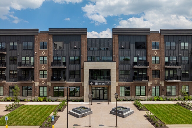 District South in Fishers, IN - Foto de edificio - Building Photo