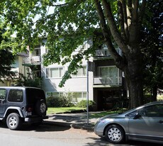 2385 W 2nd Ave in Vancouver, BC - Building Photo