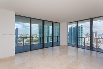 68 SE 6th St, Unit # 2112 in Miami, FL - Building Photo - Building Photo