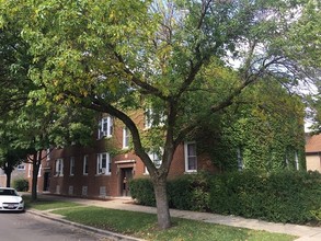 Barry Apartments in Chicago, IL - Building Photo - Building Photo