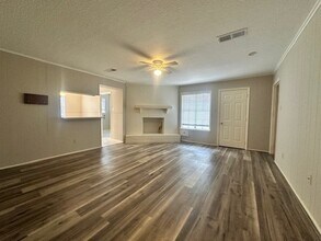 11735 N Willowdale Cir in Houston, TX - Building Photo - Building Photo