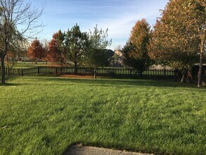 908 Bentgrass Dr in Greenwood, IN - Foto de edificio - Building Photo