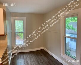 1263 College Ave NE-Unit -2 in Grand Rapids, MI - Building Photo - Building Photo