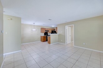 12302 Dellrey Dr-Unit -B in Austin, TX - Foto de edificio - Building Photo