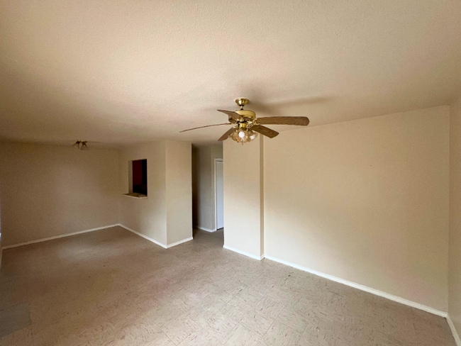 3103 E Price St in Laredo, TX - Foto de edificio - Building Photo