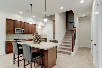 7 Laurelwood Dr in Houston, TX - Building Photo - Building Photo