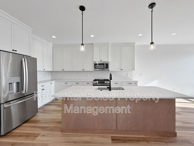 335 E Lombard Ln in Eagle, ID - Building Photo - Building Photo