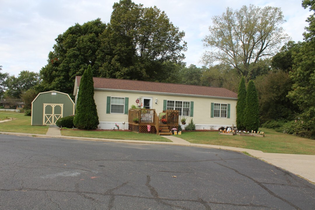 Lake Cicott Shores Mobile Home Park in Logansport, IN - Building Photo