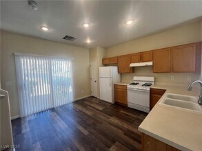 3457 N Bearpin Gap Ln in Las Vegas, NV - Building Photo - Building Photo