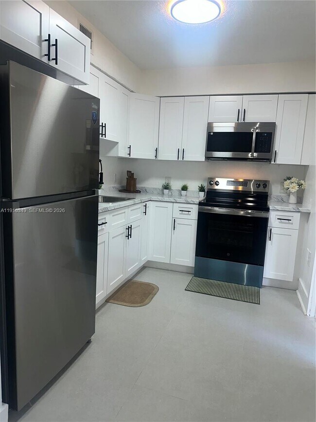 500 NW 24th Ave in Fort Lauderdale, FL - Foto de edificio - Building Photo