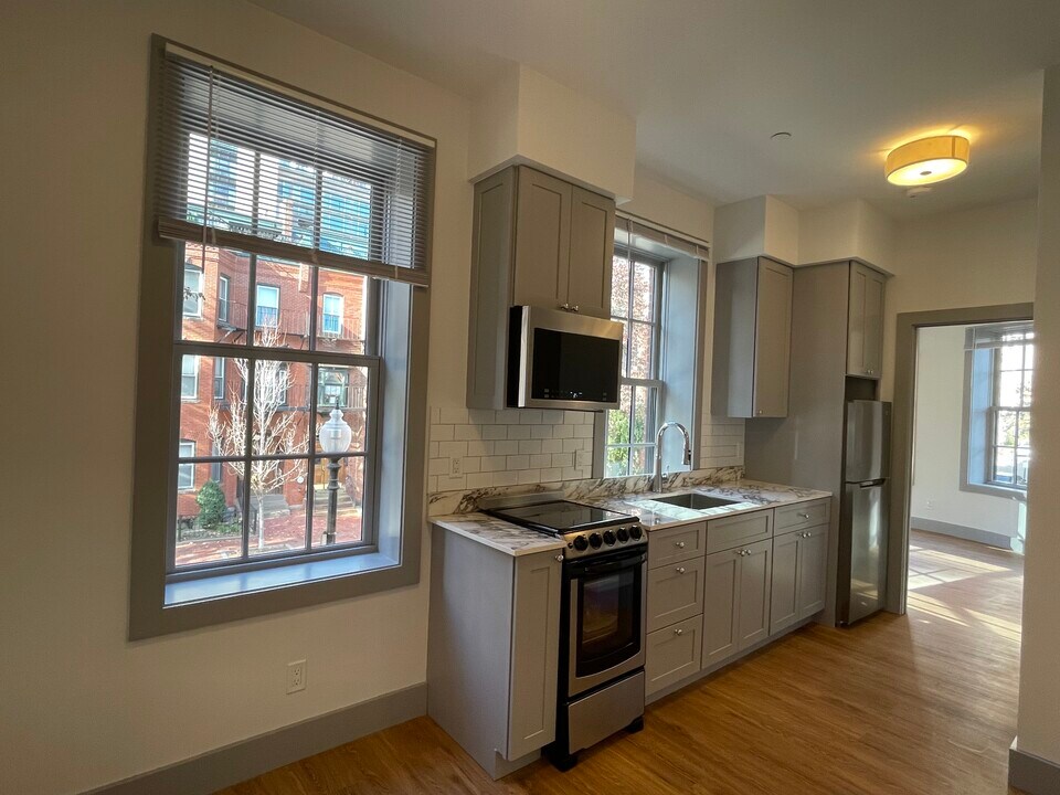 86 Saint Botolph St, Unit 13 in Boston, MA - Building Photo