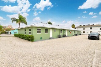 214 Lakeview Ave, Unit 4 in Lantana, FL - Building Photo - Building Photo