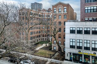 725 W Sheridan Rd in Chicago, IL - Building Photo