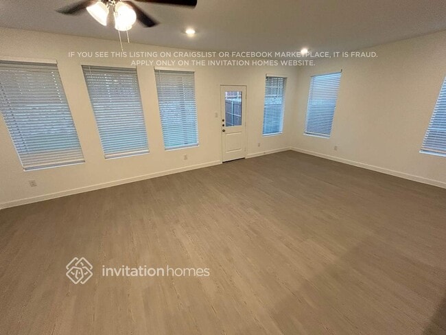 327 Sedalia Trl in Justin, TX - Building Photo - Building Photo