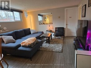 2429 Carlsen Ave in Ottawa, ON - Building Photo - Building Photo