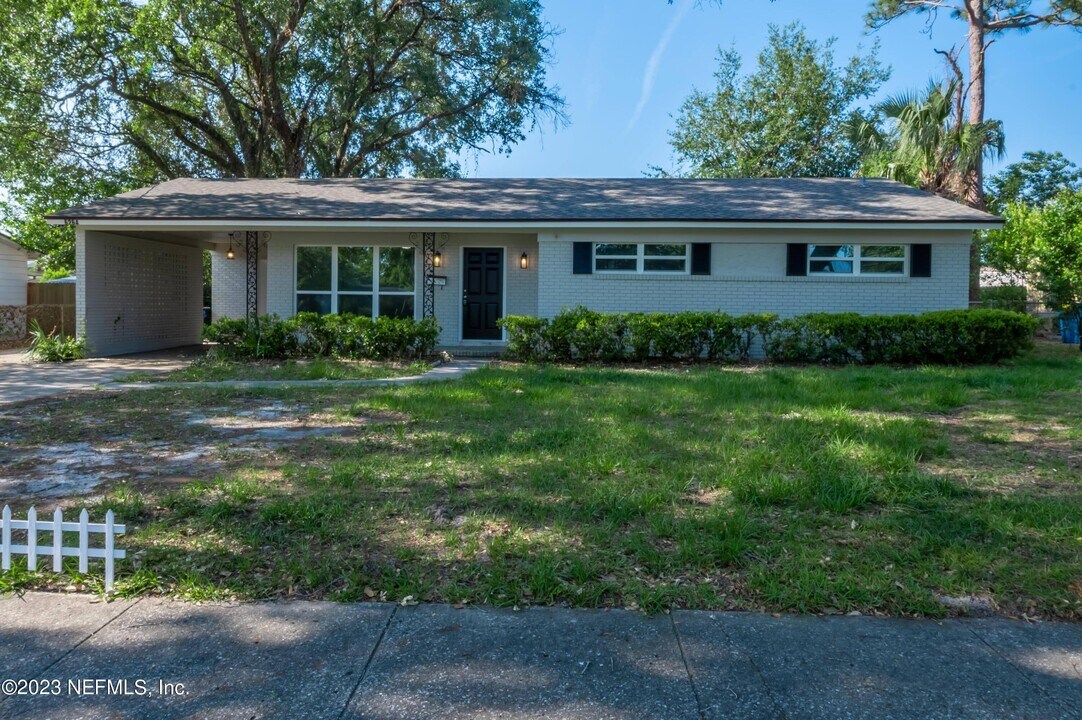 6264 Diane Rd in Jacksonville, FL - Building Photo