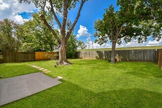 3030 Great Lakes Ave in Sugar Land, TX - Building Photo - Building Photo