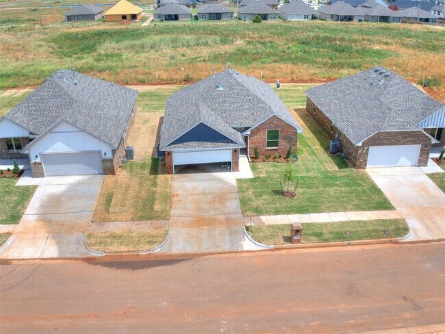 9309 Northwest 142nd Street in Yukon, OK - Building Photo - Building Photo