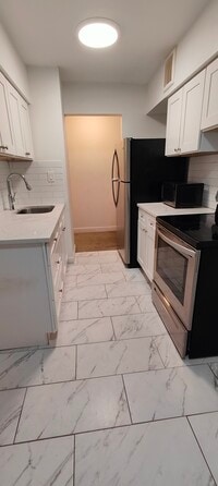 605 N Wolf Rd photo'