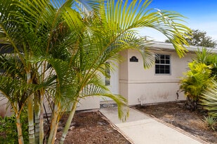 192 Cape Cod Cir in Greenacres, FL - Building Photo