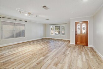 10905 Claywood Dr in Austin, TX - Building Photo - Building Photo