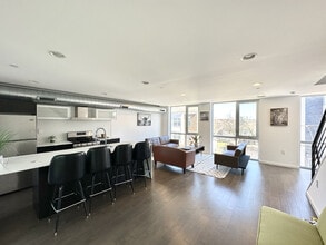 1422 N 7th St, Unit 4 in Philadelphia, PA - Foto de edificio - Building Photo