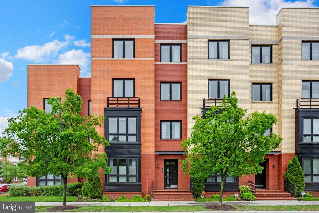 2117 Richmond Hwy in Alexandria, VA - Building Photo