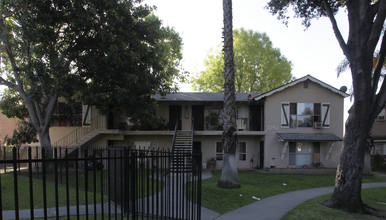 1042 W Porter Ave in Fullerton, CA - Building Photo - Building Photo