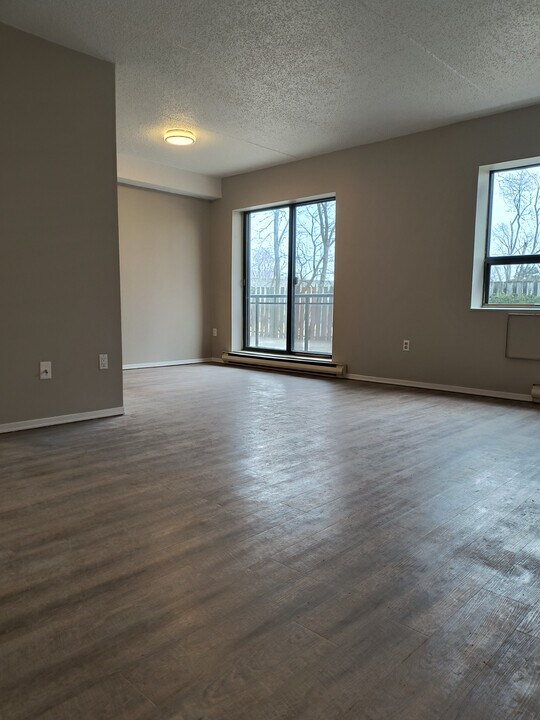 72 Tollgate Rd in Brantford, ON - Building Photo