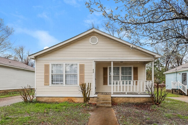 property at 812 W Porter St